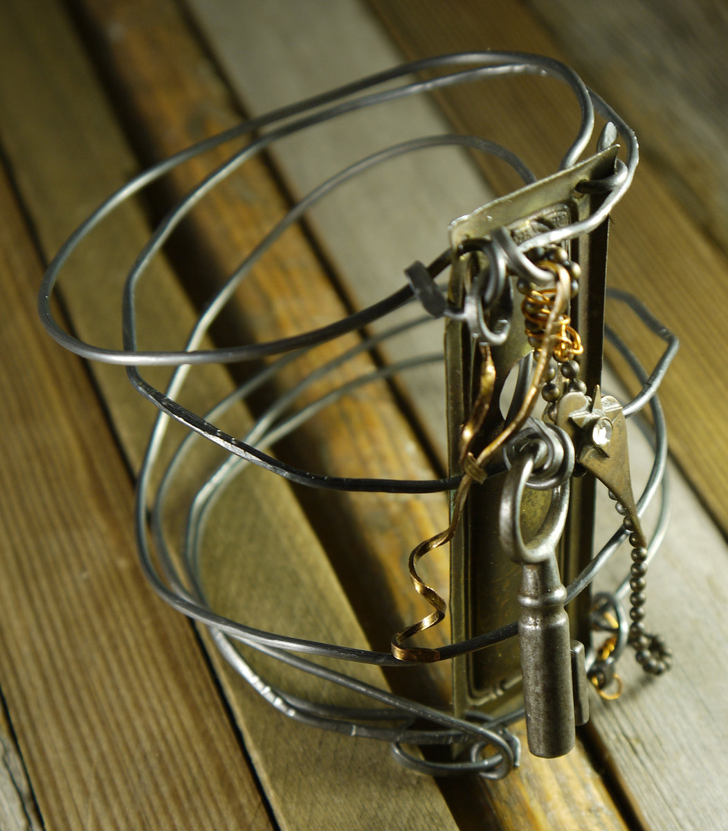 Industrial key hole steel wire bracelet