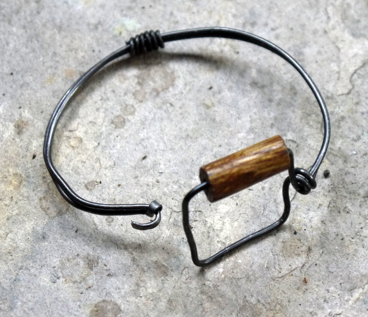 Steel wire wooden bead square bangle