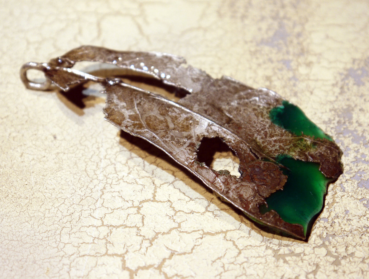 Sterling silver leaf pendant with resin